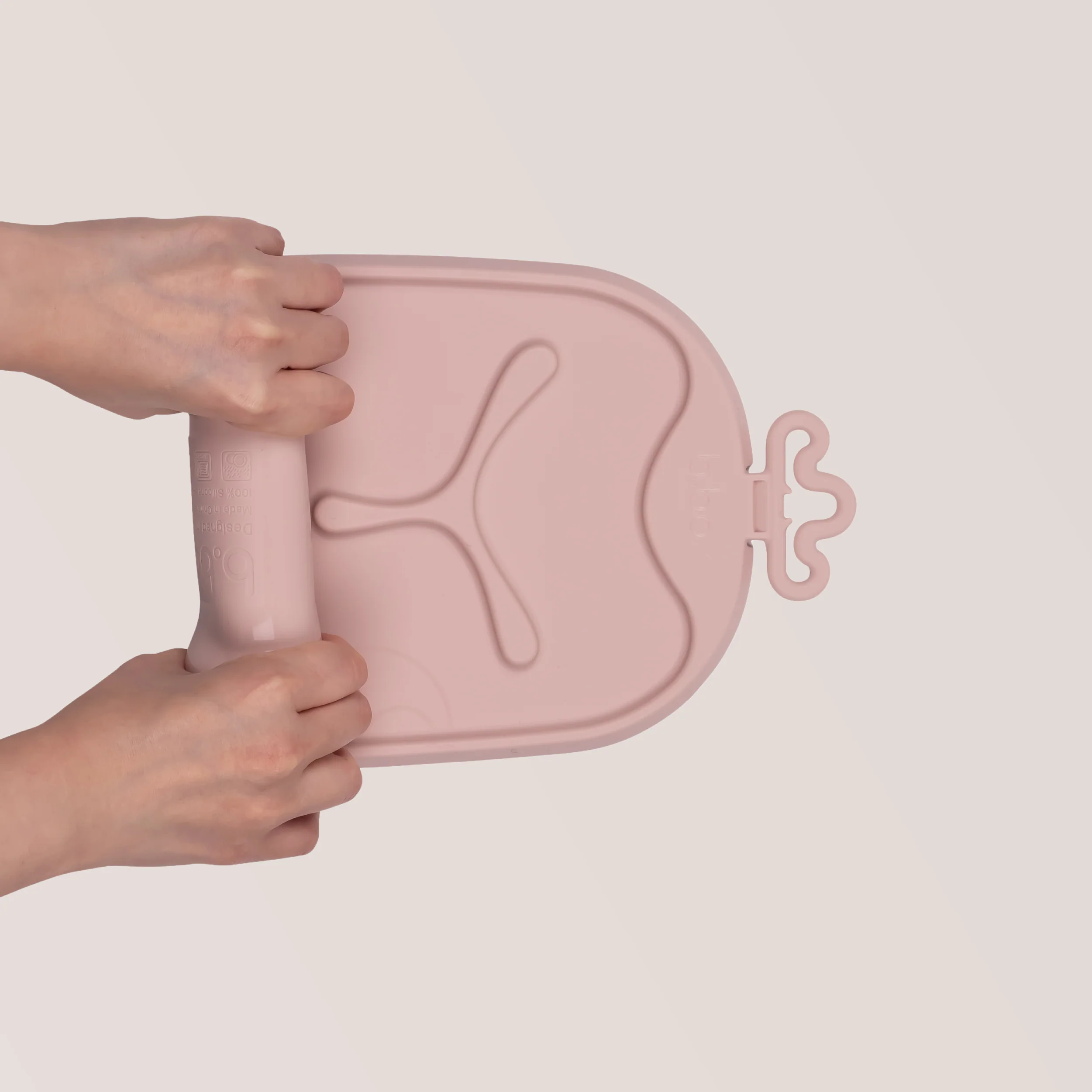 roll + go mealtime mat - blush - Image 4
